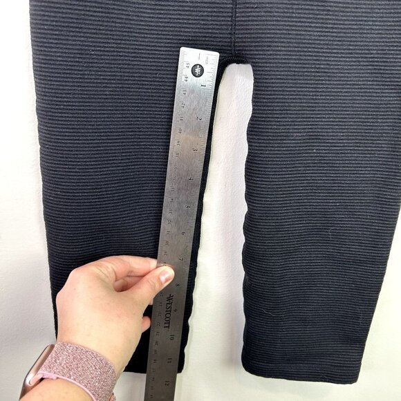 Victorias Secret seamless black ribbed compression shorts size medium - Picture 7 of 10